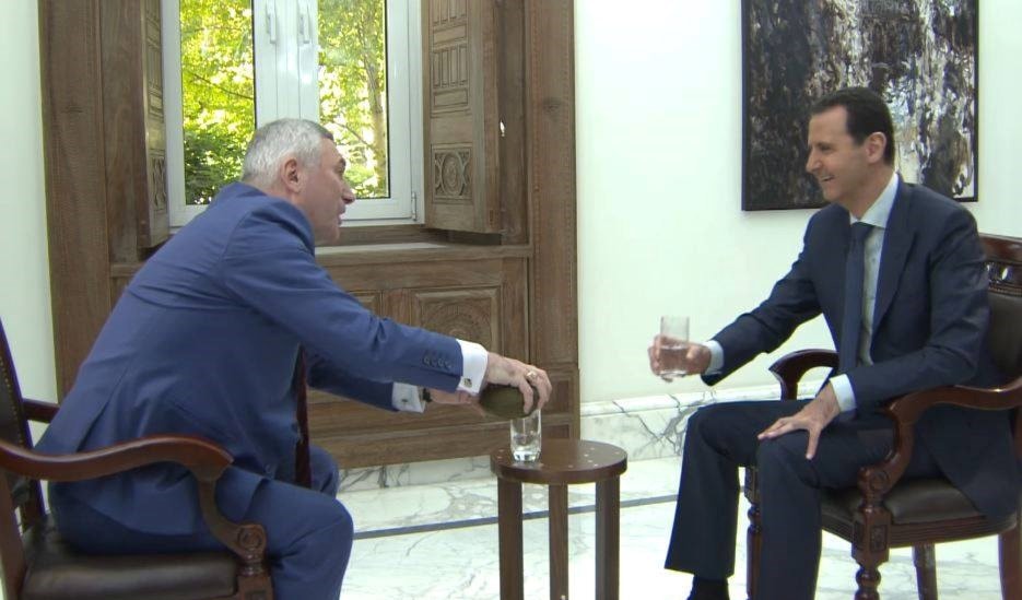 بالفيديو: ما سر المياه التي شربها الأسد؟ بالفيديو: ما سر المياه التي شربها الأسد؟
