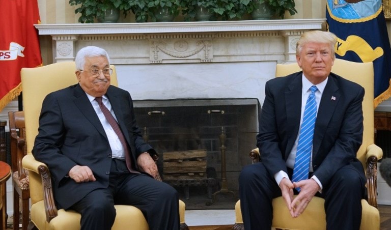الرئيس ترامب خلال استقباله رئيس السلطة الفلسطينية محمود عباس في واشنطن (أ ف ب) الرئيس ترامب خلال استقباله رئيس السلطة الفلسطينية محمود عباس في واشنطن (أ ف ب)