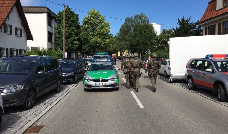 جرحى بإطلاق نار في محطة قطارات قرب ميونيخ والشرطة تعتقل منفذ العملية. جرحى بإطلاق نار في محطة قطارات قرب ميونيخ والشرطة تعتقل منفذ العملية.