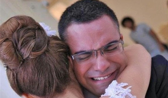 مع أنّ أفيخاي أحد متابعيني عبر التويتر، إلا أن قناعاتي ومشاعري تمنعني من التواصل معه مباشرة مع أنّ أفيخاي أحد متابعيني عبر التويتر، إلا أن قناعاتي ومشاعري تمنعني من التواصل معه مباشرة