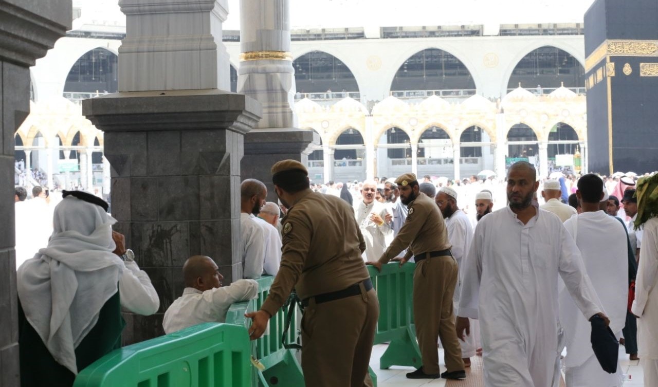 الداخلية السعودية: قوات الأمن قبضت على 5 من المتهمين، بينهم امرأة الداخلية السعودية: قوات الأمن قبضت على 5 من المتهمين، بينهم امرأة
