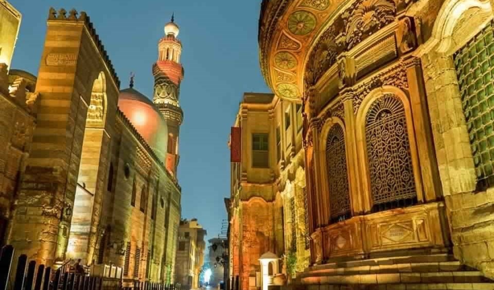 الملك لويس التاسع قد وقع أسيراً بعد الحملة الصليبيّة السابعة في المنصورة وتمّ إخلاء سبيله بالاتفاق مع شجر الدر الملك لويس التاسع قد وقع أسيراً بعد الحملة الصليبيّة السابعة في المنصورة وتمّ إخلاء سبيله بالاتفاق مع شجر الدر