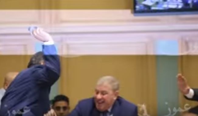 شجارٌ وانسحاب لنواب أردنيين يتهمون الحكومة بتهريب الإسرائيليين! شجارٌ وانسحاب لنواب أردنيين يتهمون الحكومة بتهريب الإسرائيليين!