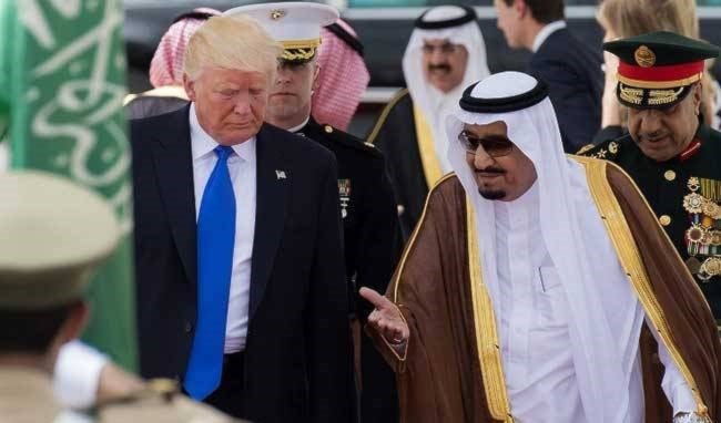 الملك السعودي والرئيس الأميركي خلال زيارته للرياض في مؤتمر القمة العربية الإسلامية الأميركية الملك السعودي والرئيس الأميركي خلال زيارته للرياض في مؤتمر القمة العربية الإسلامية الأميركية