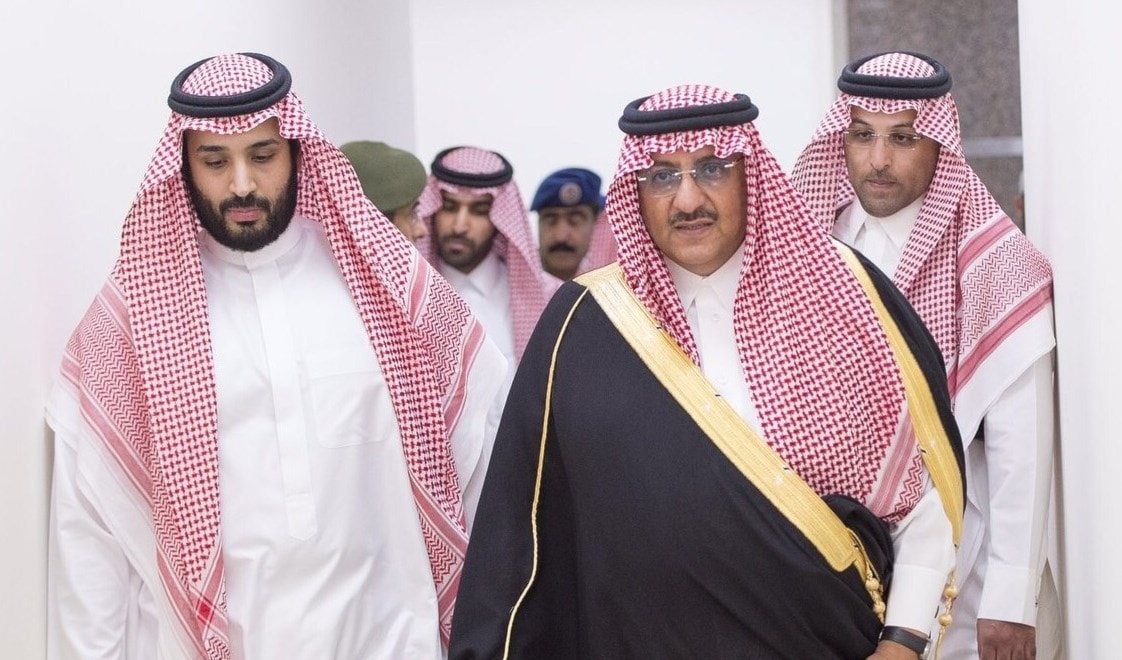 وول ستريت جورنال: ولي العهد قيّد حركة الأمير محمد بن نايف واستبدل حراسه بآخرين موالين للبلاط الملكي وول ستريت جورنال: ولي العهد قيّد حركة الأمير محمد بن نايف واستبدل حراسه بآخرين موالين للبلاط الملكي