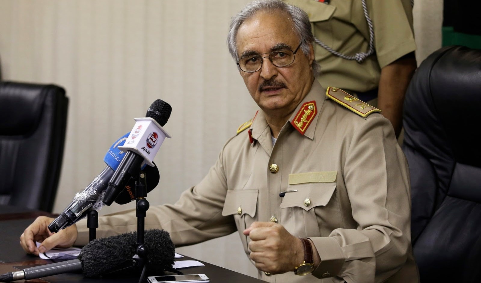 قائد الجيش الوطني الليبي اللواء خليفة حفتر قائد الجيش الوطني الليبي اللواء خليفة حفتر