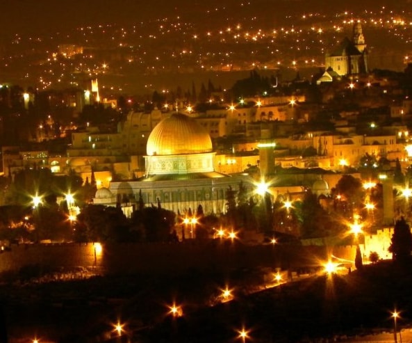 القدس قمرٌ بحجم مدينة القدس قمرٌ بحجم مدينة
