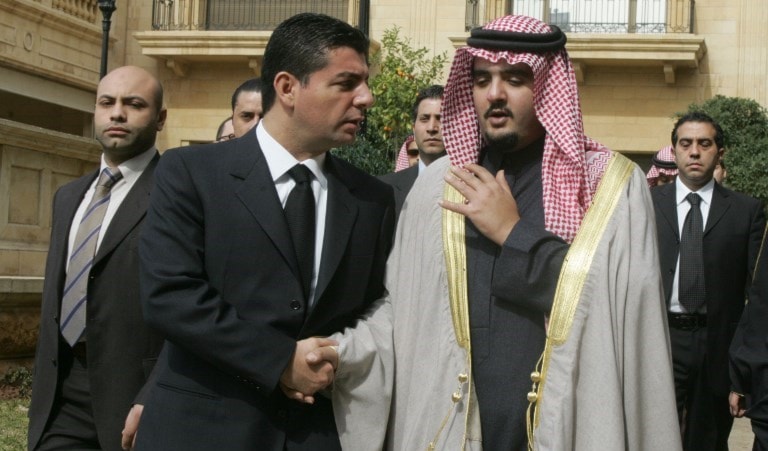 صورة تجمع عبدالعزيز بن فهد مع بهاء الدين الحريري شقيق رئيس الحكومة اللبنانية الحالي (أ ف ب) صورة تجمع عبدالعزيز بن فهد مع بهاء الدين الحريري شقيق رئيس الحكومة اللبنانية الحالي (أ ف ب)