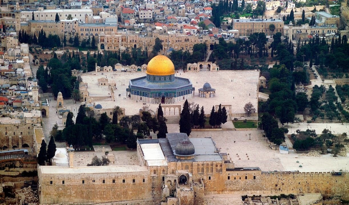 كان بوسع مبادرة سياسية الحيلولة دون حدوث أزمة الحرم كان بوسع مبادرة سياسية الحيلولة دون حدوث أزمة الحرم