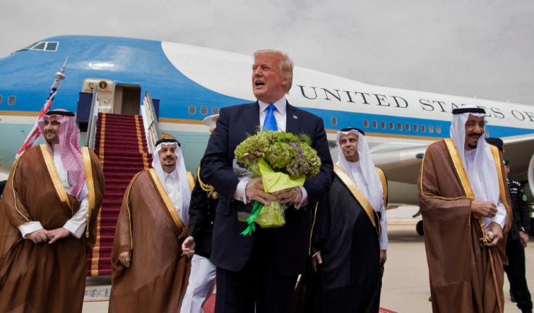 هكذا سيناريو ليس في صالح الغرب، الذي يريد جاهداً الحفاظ على النماذج السياسية القائمة وتأبيد حكمها هكذا سيناريو ليس في صالح الغرب، الذي يريد جاهداً الحفاظ على النماذج السياسية القائمة وتأبيد حكمها