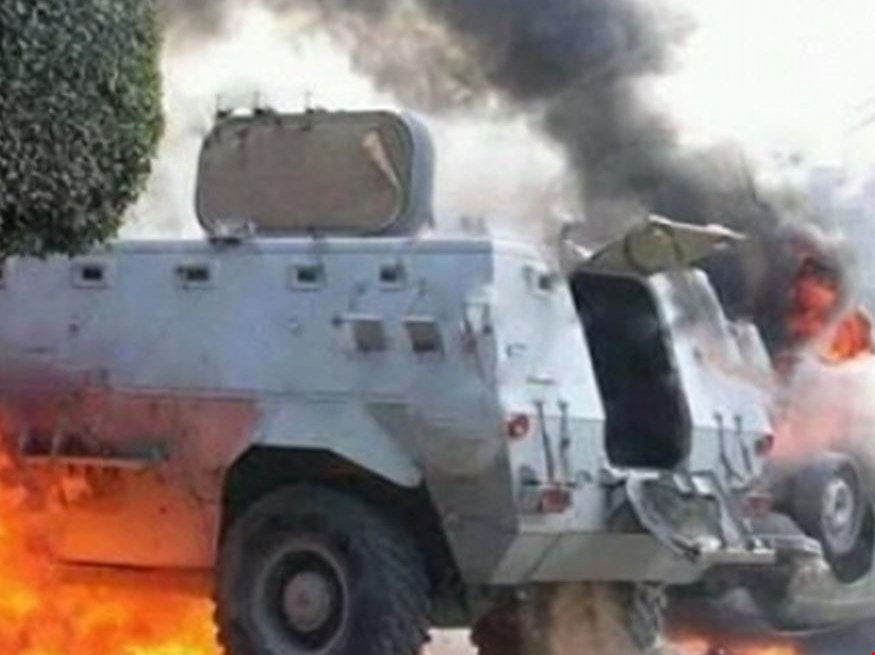 انفجار عبوة ناسفة ثانية بسيارة إسعاف أثناء نقلها للمصابين انفجار عبوة ناسفة ثانية بسيارة إسعاف أثناء نقلها للمصابين