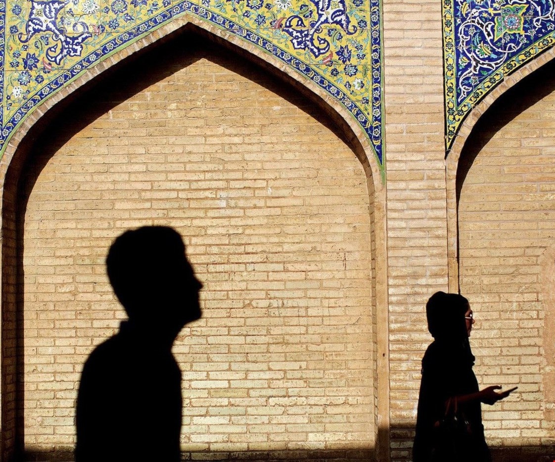 من يقرأ ويشاهد إيران من الخارج لا يمكن له حقاً أن يتلمس معالم وجهها الحقيقية من يقرأ ويشاهد إيران من الخارج لا يمكن له حقاً أن يتلمس معالم وجهها الحقيقية