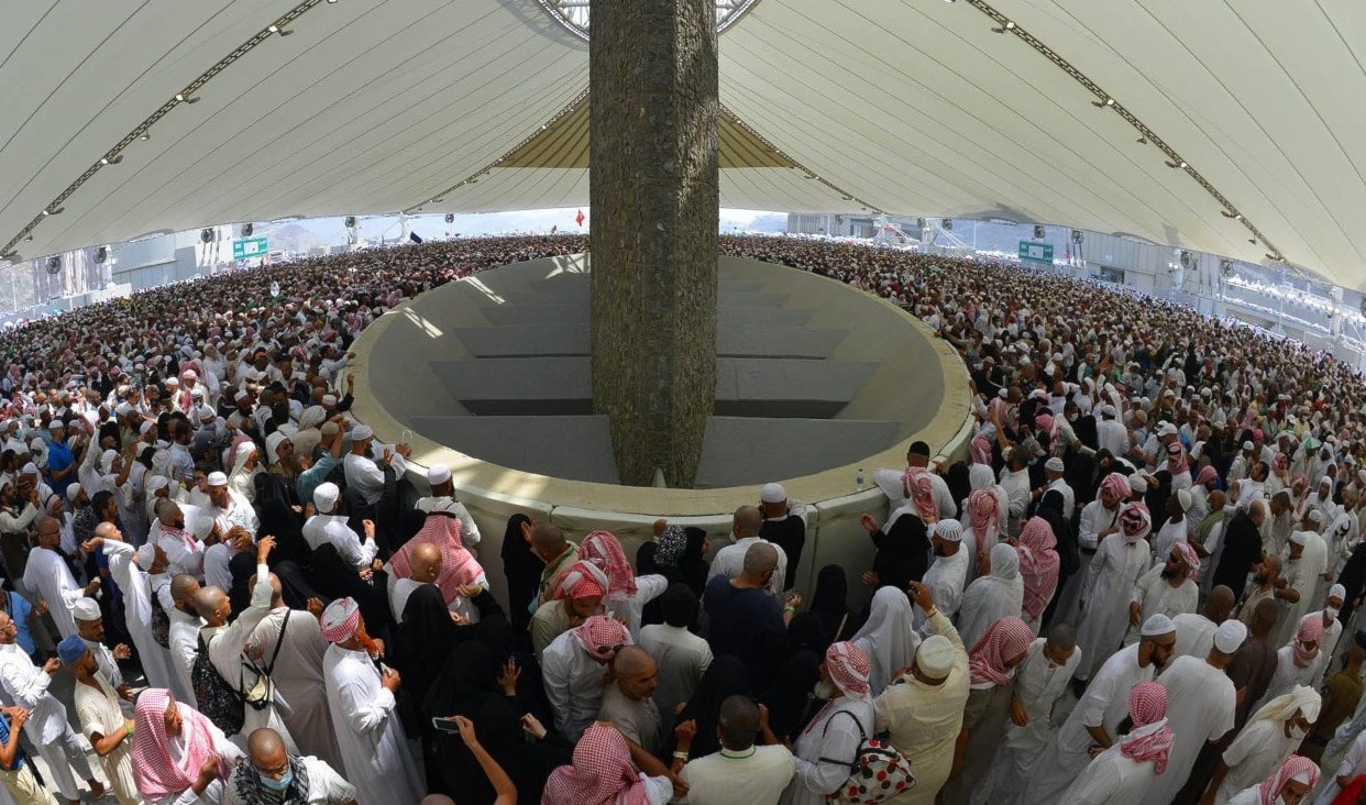 يواصل نحو مليوني حاج أداء مناسكهم يواصل نحو مليوني حاج أداء مناسكهم