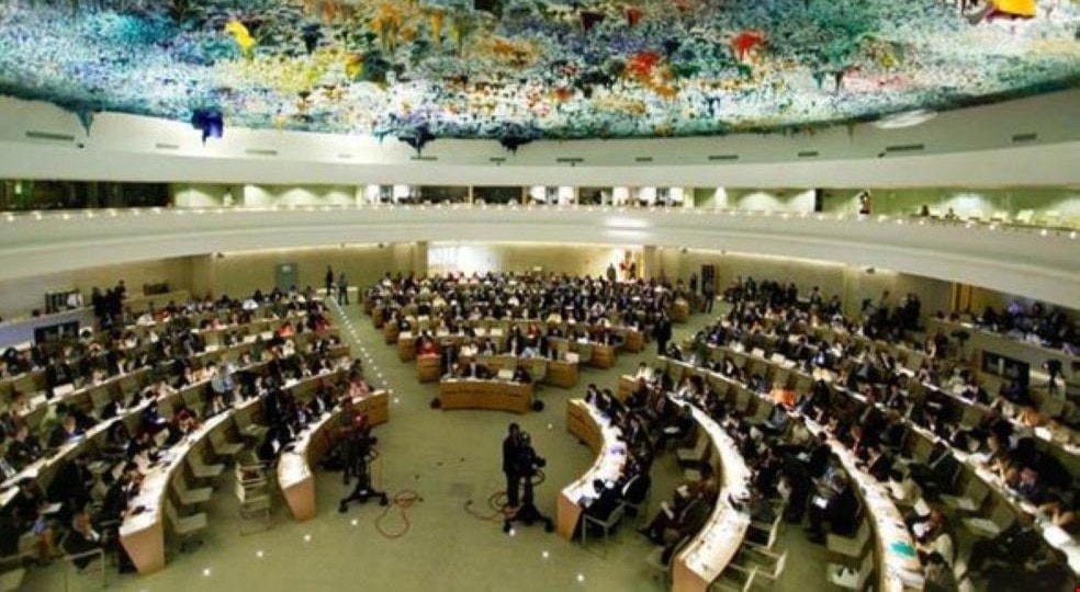 السفير إالسعودي: المملكة تمكّنت من إقناع الدول الداعمة لمشروع القرار الهولندي الداعي لإنشاء لجنة تحقيق دولية في اليمن بسحب مشروع قرارها السفير إالسعودي: المملكة تمكّنت من إقناع الدول الداعمة لمشروع القرار الهولندي الداعي لإنشاء لجنة تحقيق دولية في اليمن بسحب مشروع قرارها
