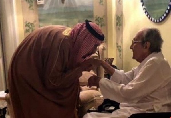 الملك سلمان يزور الأمير طلال معزيّاه إياه بوفاة شقيقته الملك سلمان يزور الأمير طلال معزيّاه إياه بوفاة شقيقته