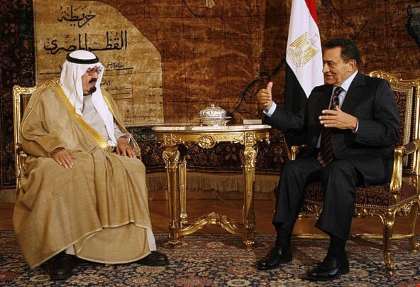 بعد عام 2011، أصبحت مصر على فوهة بركان وخسرت السعودية حليفها الأول في المنطقة. بعد عام 2011، أصبحت مصر على فوهة بركان وخسرت السعودية حليفها الأول في المنطقة.