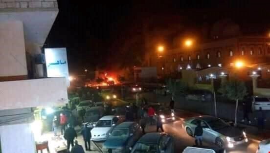 مقتل 33 على الأقل وإصابة العشرات بينهم شخصيات أمنية كبيرة في انفجار سيارتين ملغومتين بمدينة بنغازي مقتل 33 على الأقل وإصابة العشرات بينهم شخصيات أمنية كبيرة في انفجار سيارتين ملغومتين بمدينة بنغازي