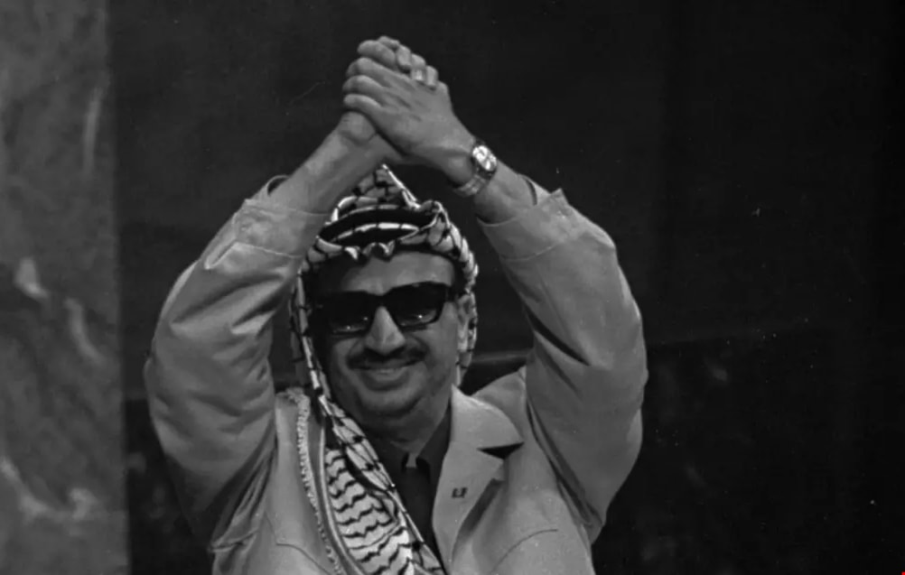 رونن بريغمان في كتاب جديد: شارون أوعز عام 1982 بإسقاط طائرة ركاب مدنية لقتل عرفات رونن بريغمان في كتاب جديد: شارون أوعز عام 1982 بإسقاط طائرة ركاب مدنية لقتل عرفات
