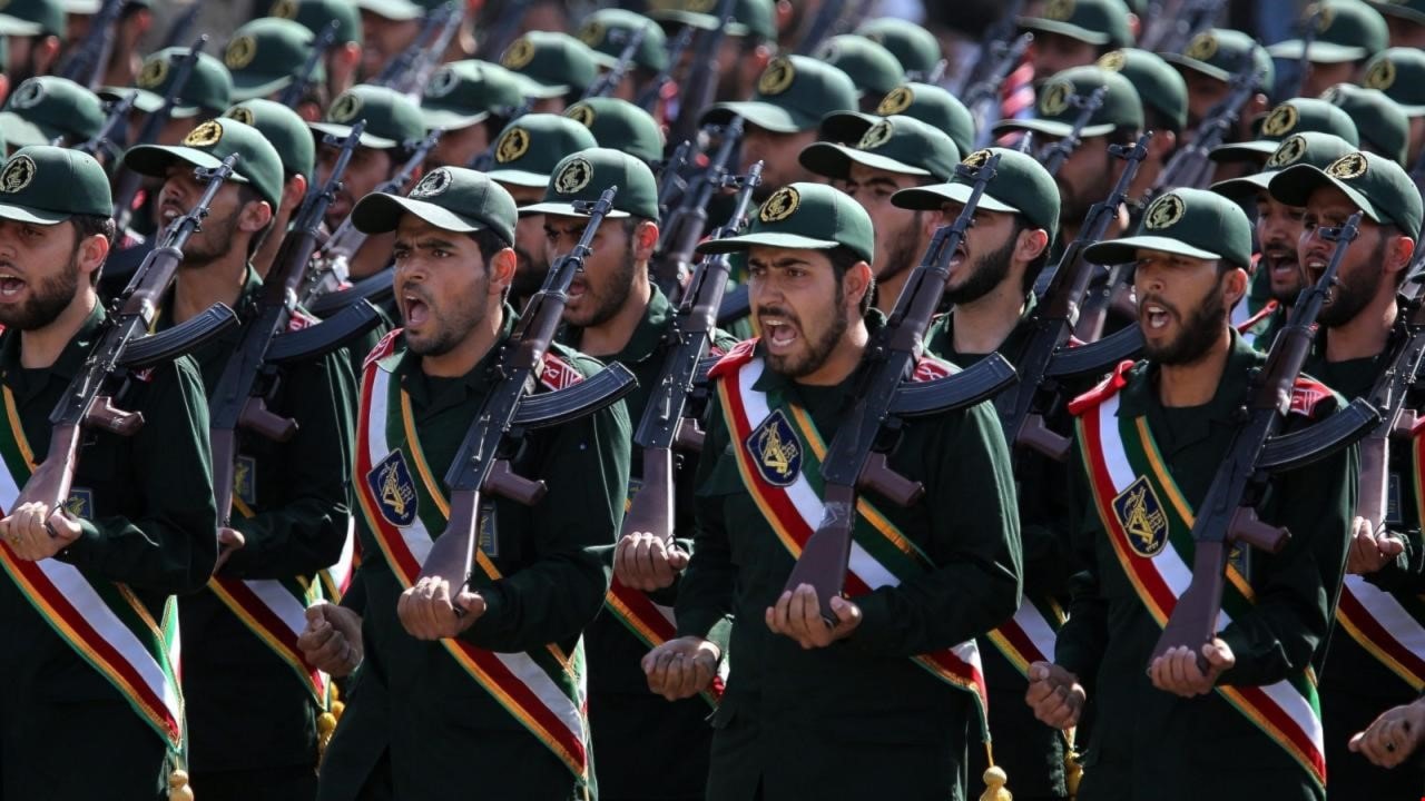الحرس الثوري: اعتقال 16 عنصرا من مجموعة داعش غرب إيران و قتل عدد آخر من أعضائها الحرس الثوري: اعتقال 16 عنصرا من مجموعة داعش غرب إيران و قتل عدد آخر من أعضائها