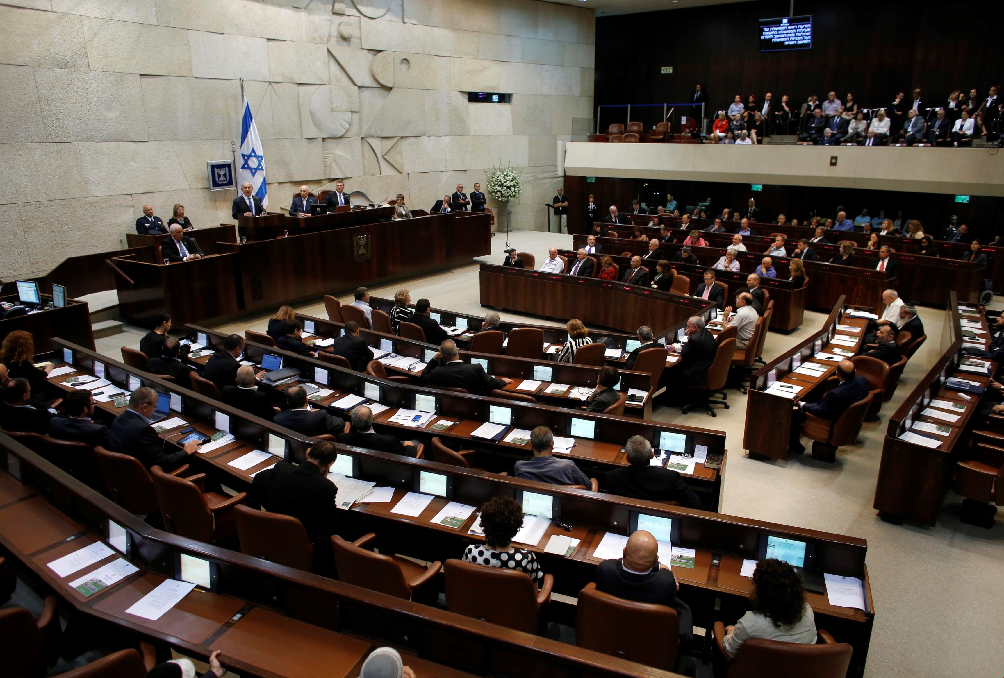 القانونان يستهدفان الفلسطينيين والسوريين سكان الجولان المحتلّ القانونان يستهدفان الفلسطينيين والسوريين سكان الجولان المحتلّ