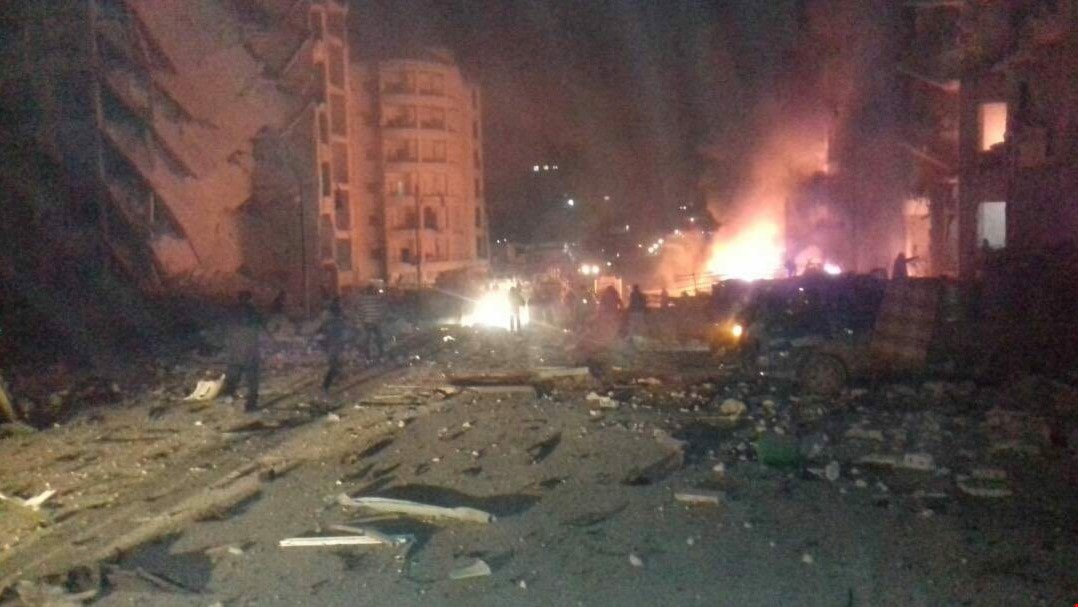 اتهم ناشطون "هيئة تحرير الشام" بوضع السيارة المفخخة رداً على تخاذل فصيل أجناد القوقاز اتهم ناشطون "هيئة تحرير الشام" بوضع السيارة المفخخة رداً على تخاذل فصيل أجناد القوقاز