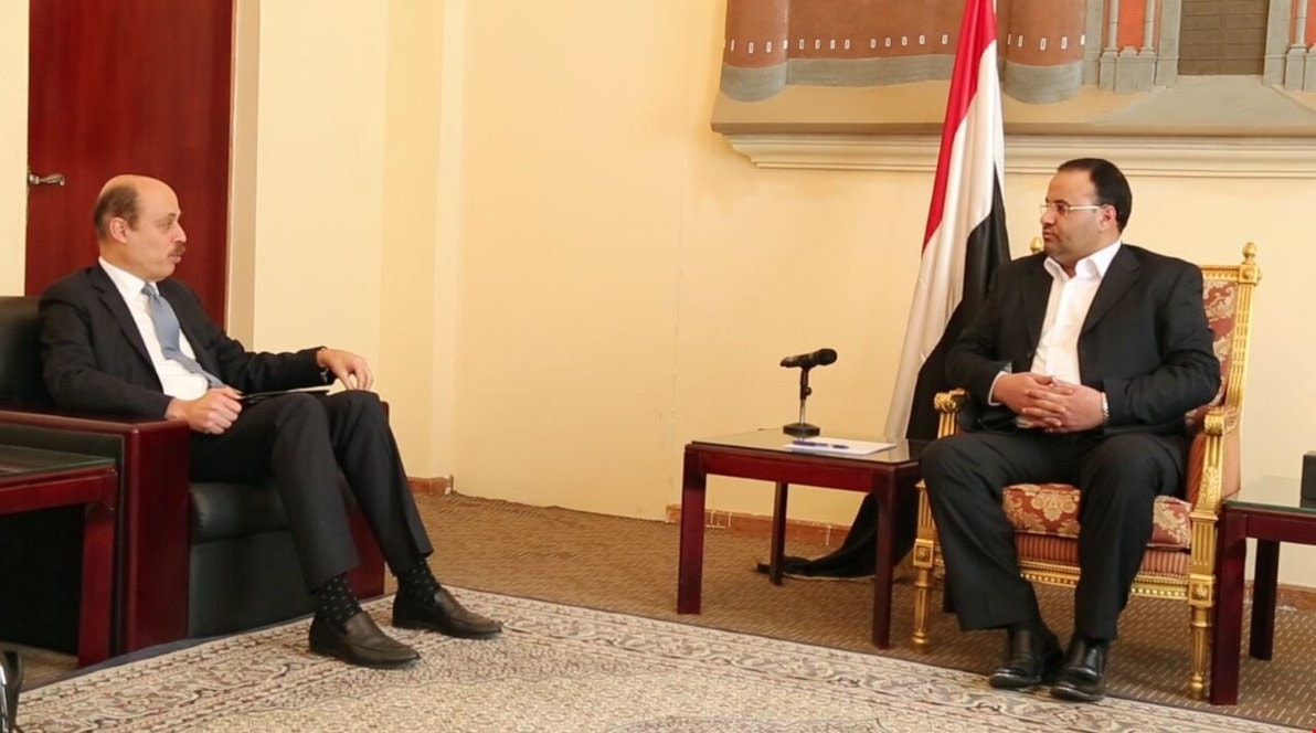 الصماد لنائب المبعوث الأممي: لن نسمح بأن يمروا من مياهنا ببواخرهم وشعبنا يموت جوعاً الصماد لنائب المبعوث الأممي: لن نسمح بأن يمروا من مياهنا ببواخرهم وشعبنا يموت جوعاً