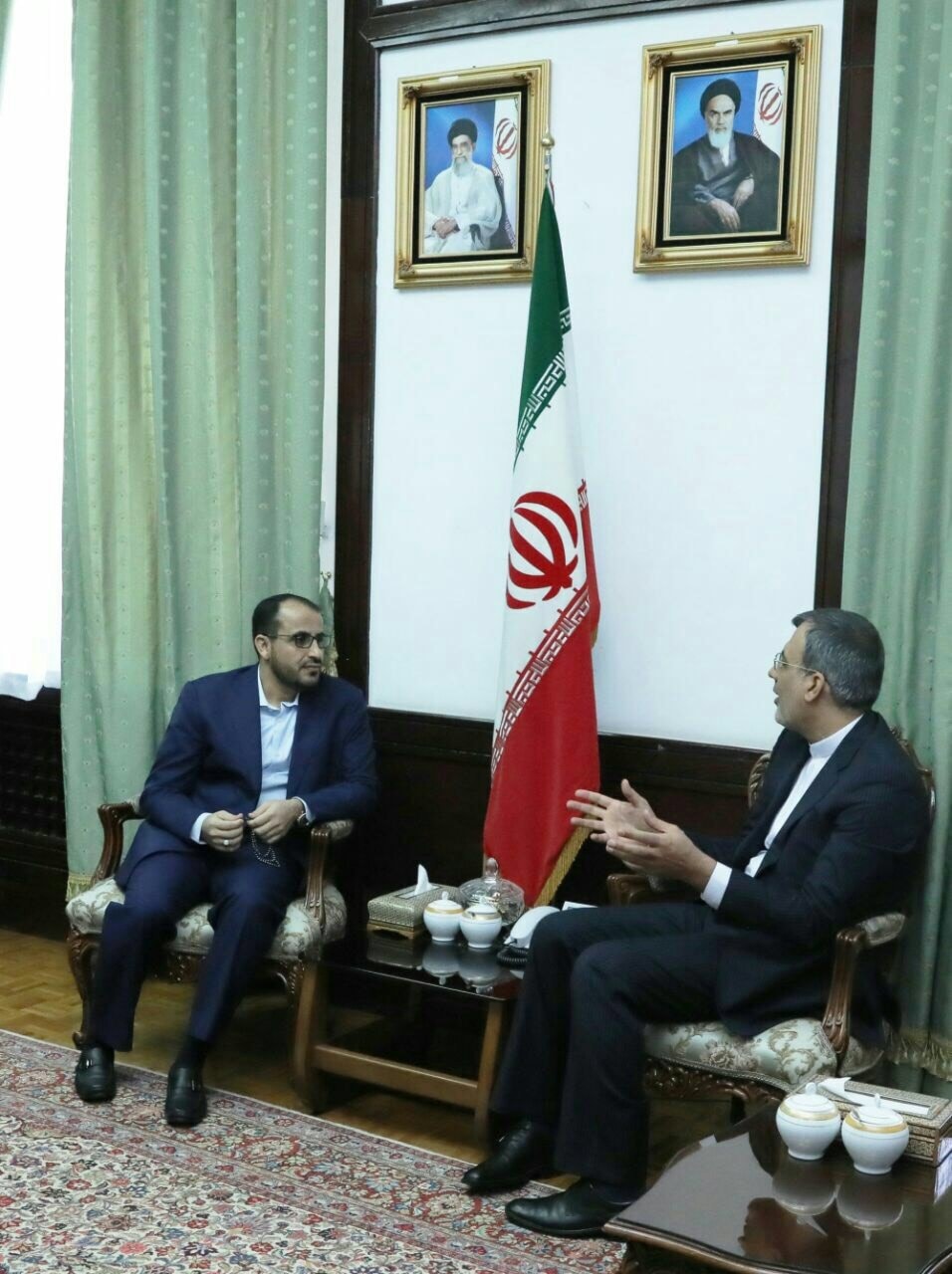 عبدالسلام يبحث مع أنصاري آخر التطورات في اليمن عبدالسلام يبحث مع أنصاري آخر التطورات في اليمن