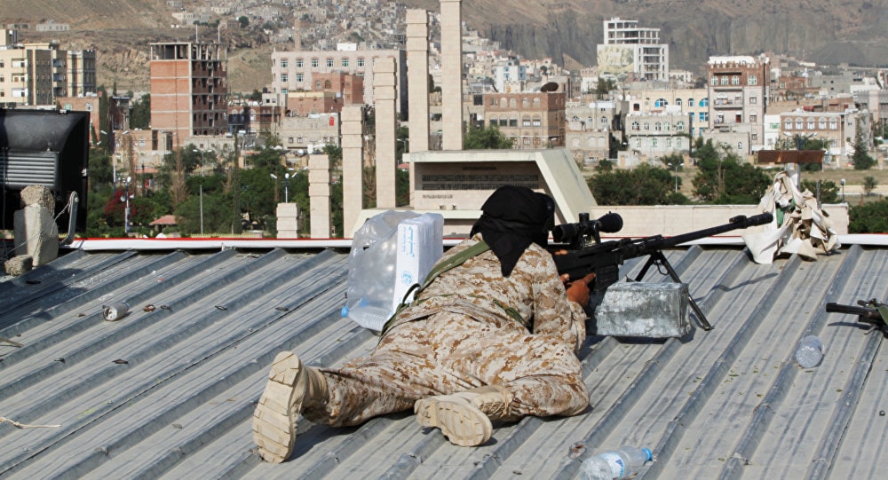 الجيش اليمني يقصف بقذائف المدفعية مواقع قوات الرئيس عبد ربه منصور هادي في منطقة التشريفات شرقي المدينة الجيش اليمني يقصف بقذائف المدفعية مواقع قوات الرئيس عبد ربه منصور هادي في منطقة التشريفات شرقي المدينة