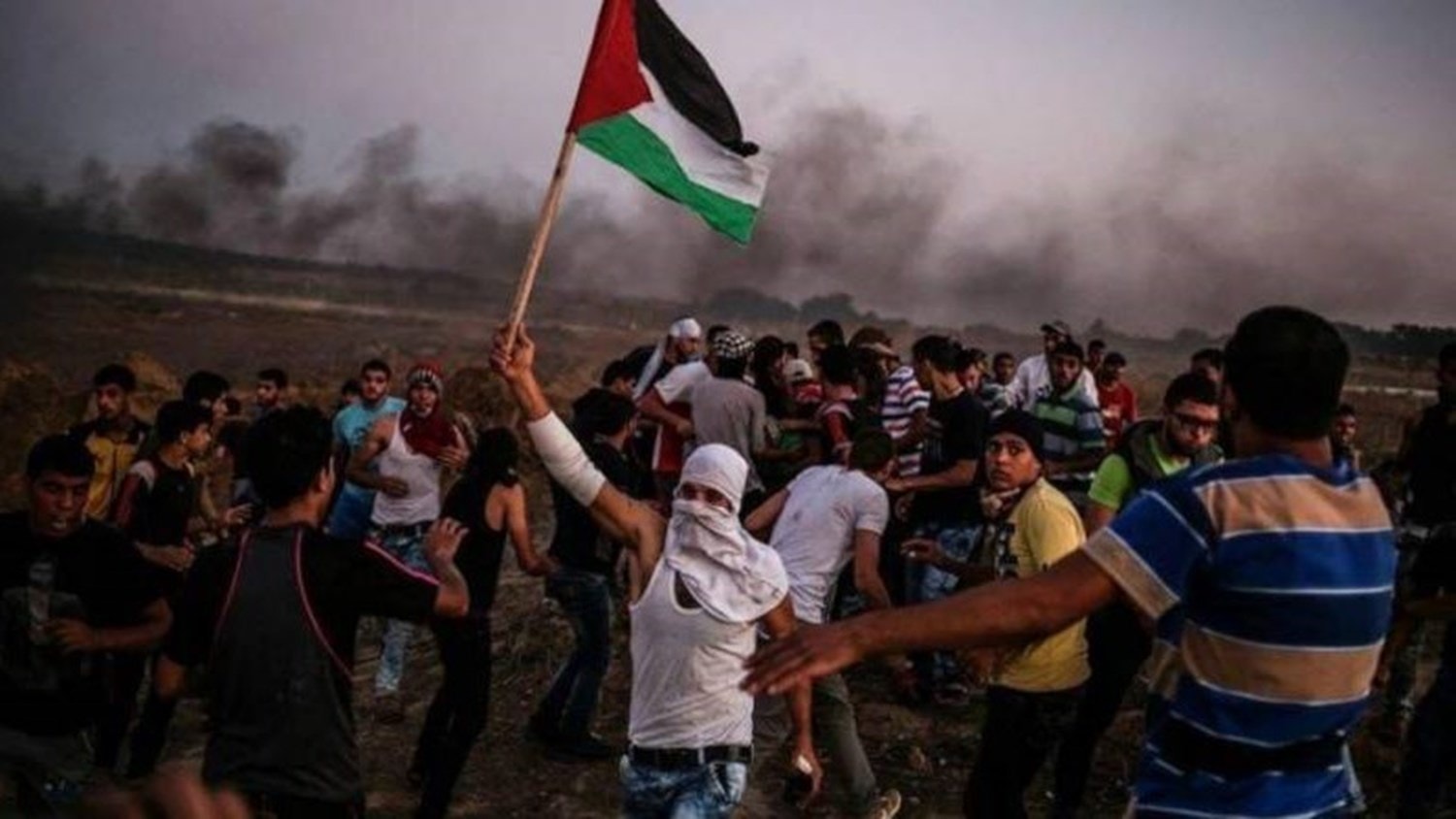 تمكّنت الجماهير الفلسطينية من كَسْر معادلة الخوف مع الاحتلال تمكّنت الجماهير الفلسطينية من كَسْر معادلة الخوف مع الاحتلال