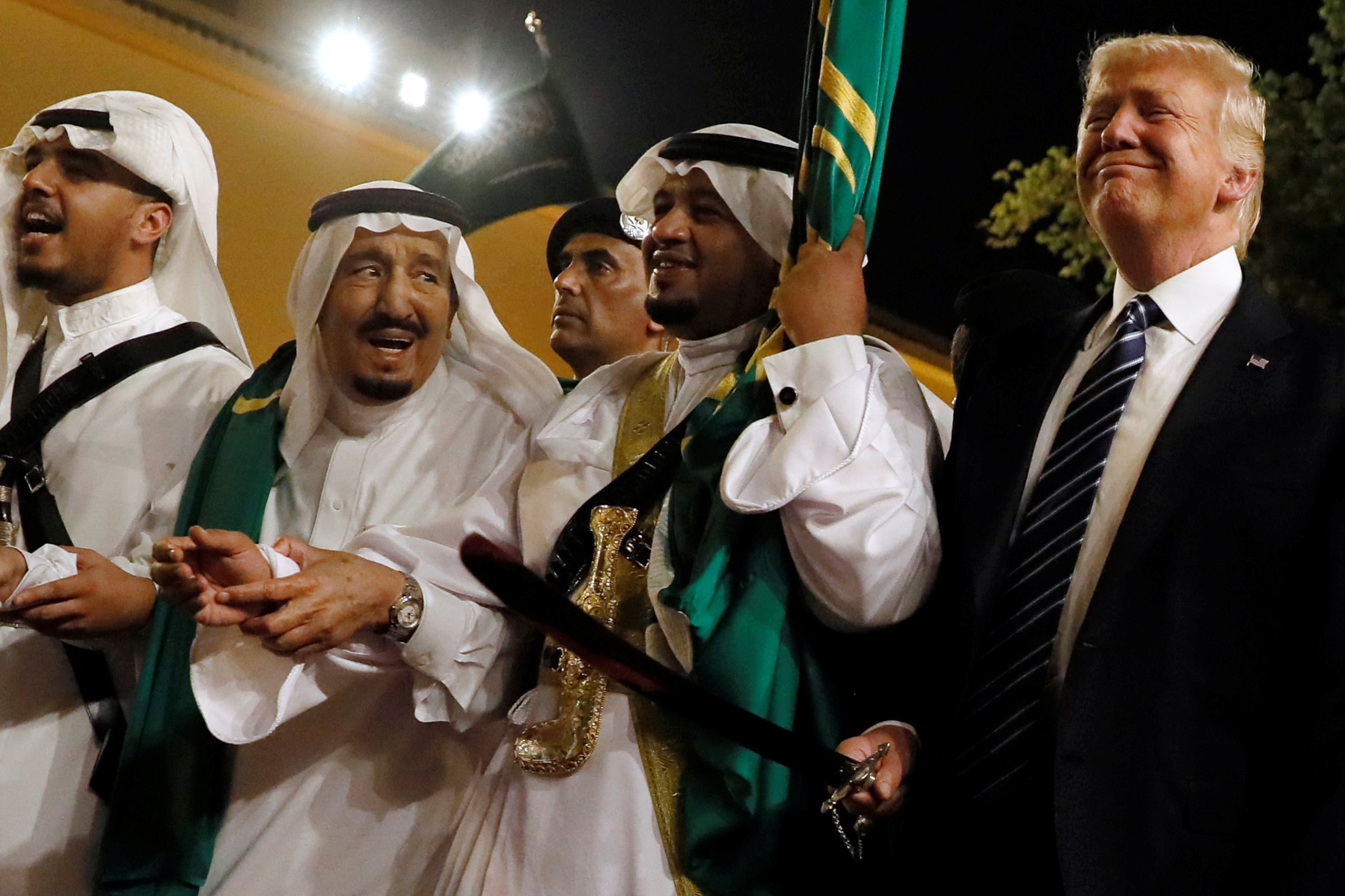 كان الشرق الأوسط خلال قرن المقبرة السياسية للزعماء السياسيين الأميركيين والبريطانيين كان الشرق الأوسط خلال قرن المقبرة السياسية للزعماء السياسيين الأميركيين والبريطانيين