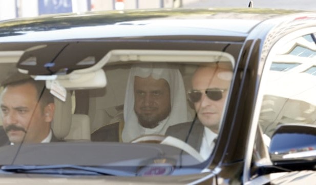 المدعي العام السعودي سعود الموجب يغادر مبنى المحكمة بعد اجتماع مع كبير المدعين العامين في اسطنبول المدعي العام السعودي سعود الموجب يغادر مبنى المحكمة بعد اجتماع مع كبير المدعين العامين في اسطنبول