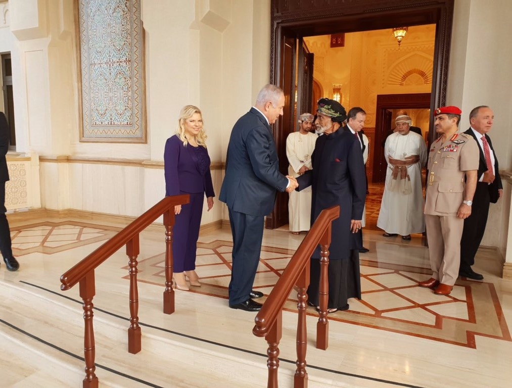 سلطان عُمان يستقبل نتنياهو سلطان عُمان يستقبل نتنياهو