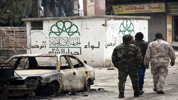 بدأت هيئة تحرير الشام بالتمهيد المدفعي على قرية كفرنوران قبل بدأ اقتحامها ما أسفر عن إصابة عدد من المدنيين بجروح بدأت هيئة تحرير الشام بالتمهيد المدفعي على قرية كفرنوران قبل بدأ اقتحامها ما أسفر عن إصابة عدد من المدنيين بجروح