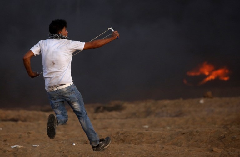 انتفاضة الأقصى ومسيرات العودة تطالب الكل الفلسطيني أن يغيّب التناقض الداخلي لحساب التناقض المركزي مع الاحتلال (أ ف ب) انتفاضة الأقصى ومسيرات العودة تطالب الكل الفلسطيني أن يغيّب التناقض الداخلي لحساب التناقض المركزي مع الاحتلال (أ ف ب)