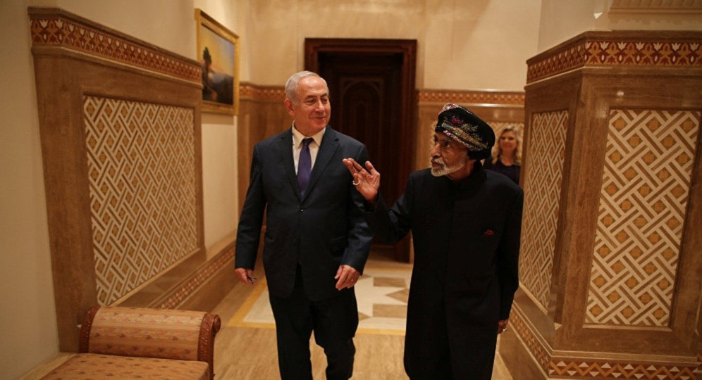 نتنياهو يزور مسقط ويلتقي سلطانها بعد أن قصدها عباس قبل يومين فقط نتنياهو يزور مسقط ويلتقي سلطانها بعد أن قصدها عباس قبل يومين فقط