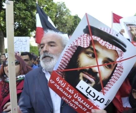 يقول أحد المغرّدين إن "بن سلمان لا يحمل المنشار معه في الزيارات الرسمية"! يقول أحد المغرّدين إن "بن سلمان لا يحمل المنشار معه في الزيارات الرسمية"!