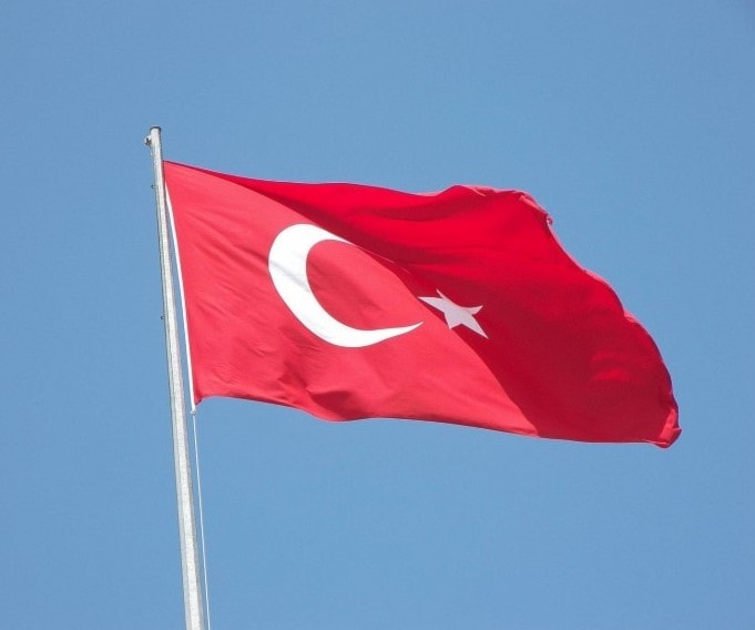 قد يتكرّر مشهد القمّة الرُباعية بإسطنبول التي كان يجلس فيها أردوغان بصحبة ضيوفه على كراسٍ أشبه بكراسي عروش الخلفاء العثمانيين أثناء اللقاءات الثنائية قد يتكرّر مشهد القمّة الرُباعية بإسطنبول التي كان يجلس فيها أردوغان بصحبة ضيوفه على كراسٍ أشبه بكراسي عروش الخلفاء العثمانيين أثناء اللقاءات الثنائية