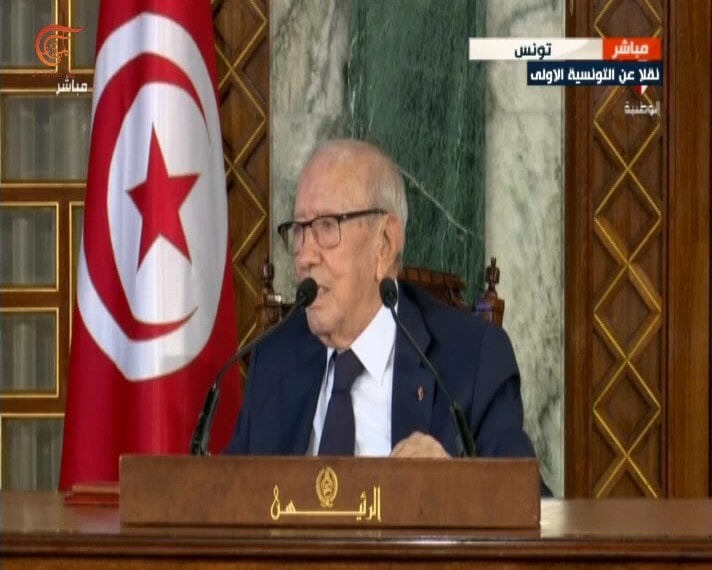 السبسي: البعض يعتبر رئيس الدولة بوسطجي بين الحكومة والمجلس النيابي السبسي: البعض يعتبر رئيس الدولة بوسطجي بين الحكومة والمجلس النيابي