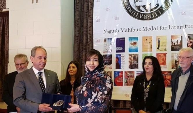 سعودية تفوز بميدالية نجيب محفوظ للأدب سعودية تفوز بميدالية نجيب محفوظ للأدب