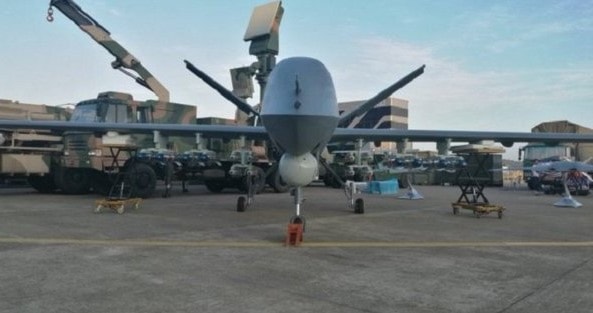 الدفاعات الجوية للجيش واللجان تسقط طائرة استطلاع للتحالف الدفاعات الجوية للجيش واللجان تسقط طائرة استطلاع للتحالف