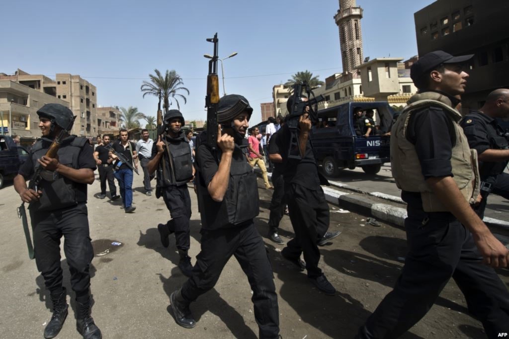 مصر: القضاء على خلية إرهابية في تبادل لإطلاق النار مع الشرطة مصر: القضاء على خلية إرهابية في تبادل لإطلاق النار مع الشرطة