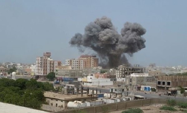 قصف التحالف السعودي الإماراتي على دوار الربصة في الحديدة إدى إلى سقوط 6 شهداء بينهم طفل و12 جريحاً قصف التحالف السعودي الإماراتي على دوار الربصة في الحديدة إدى إلى سقوط 6 شهداء بينهم طفل و12 جريحاً