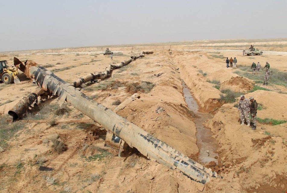 الجيش الأردني يعلن إحباط مخطط إرهابي لتهريب أسلحة ومخدرات عبر أنبوب نفط قديم الجيش الأردني يعلن إحباط مخطط إرهابي لتهريب أسلحة ومخدرات عبر أنبوب نفط قديم