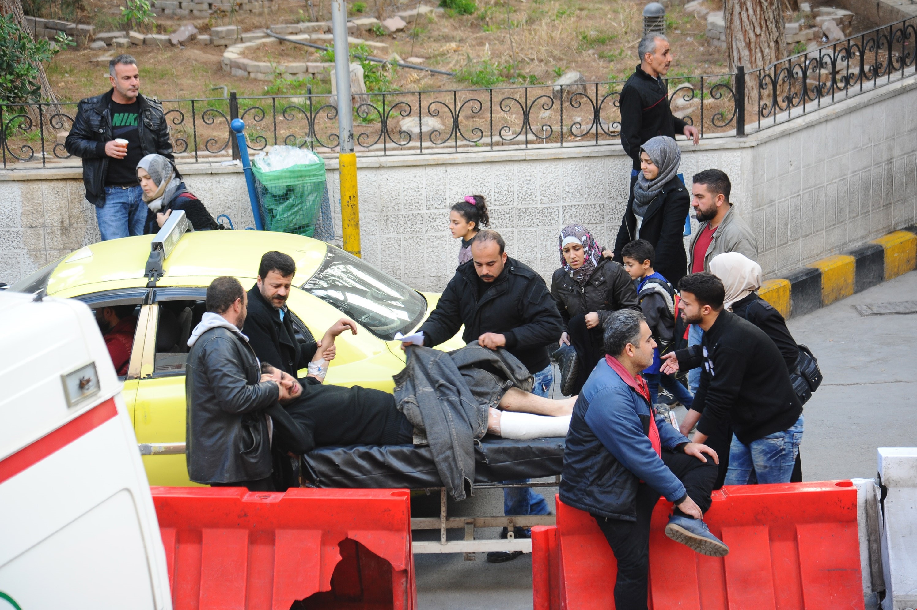 استُشهد 11 مدنياً وجُرح أكثر من 20 في قصف للمسلّحين على دمشق استُشهد 11 مدنياً وجُرح أكثر من 20 في قصف للمسلّحين على دمشق