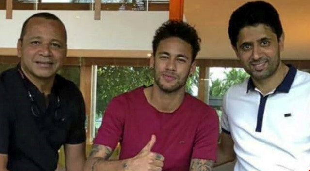 صورة يظهر فيها الخليفي ونيمار إضافة لوالد الأخير صورة يظهر فيها الخليفي ونيمار إضافة لوالد الأخير