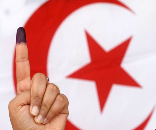 يأمل الحزبان الكبيران حركة النهضة ونداء تونس البقاء في صدارة المشهد السياسي يأمل الحزبان الكبيران حركة النهضة ونداء تونس البقاء في صدارة المشهد السياسي