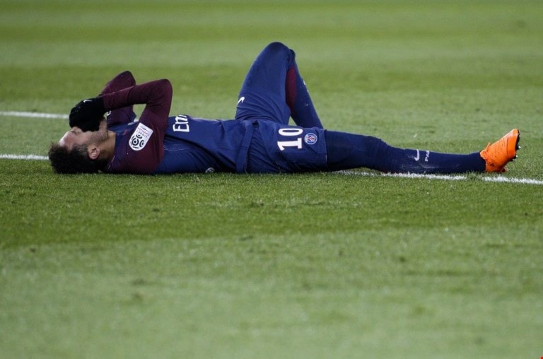 نيمار أصيب في مباراة مع مارسيليا في الدوري (أ ف ب) نيمار أصيب في مباراة مع مارسيليا في الدوري (أ ف ب)