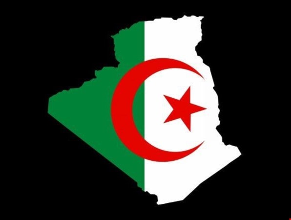 كل المؤشّرات تدلّ على سيادية القرار الجزائري، والقراءة السليمة لما يحدث من أزمات إقليمية كل المؤشّرات تدلّ على سيادية القرار الجزائري، والقراءة السليمة لما يحدث من أزمات إقليمية