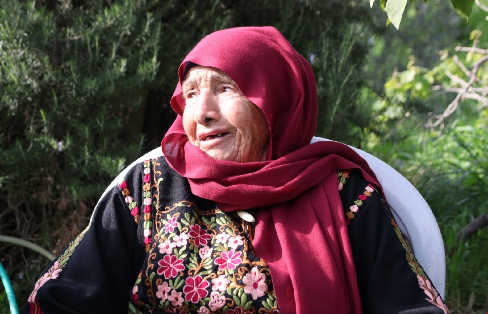 الحاجة حوا الخواجا باكية الحاجة حوا الخواجا باكية