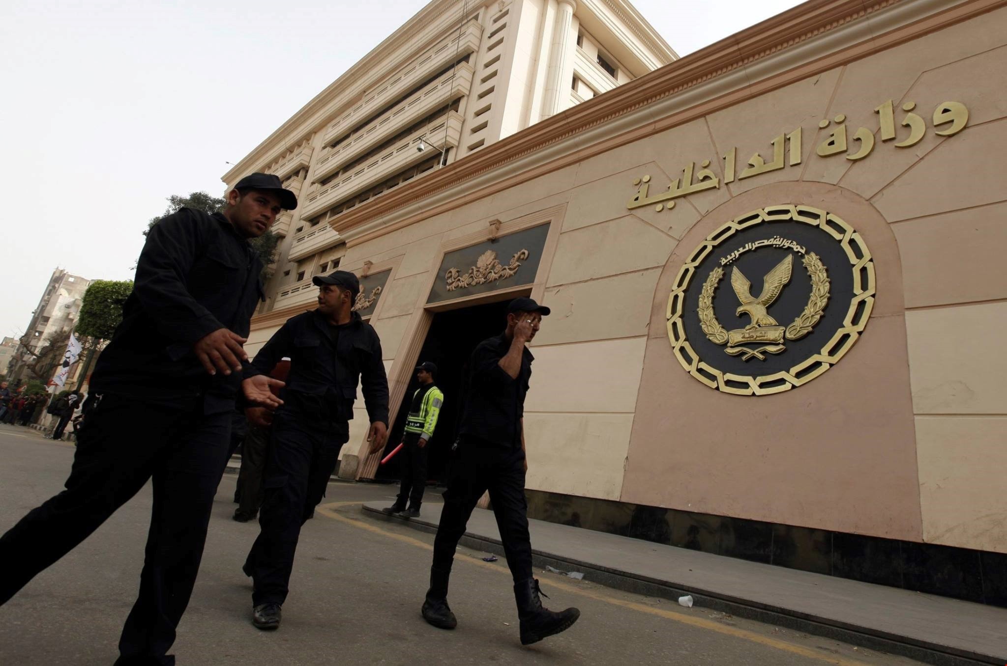 قوات الشرطة قتلت 6 متشددين ينتمون لجماعة إخوان المسلمين ضالعين في تنفيذ تفجير الإسكندرية قوات الشرطة قتلت 6 متشددين ينتمون لجماعة إخوان المسلمين ضالعين في تنفيذ تفجير الإسكندرية